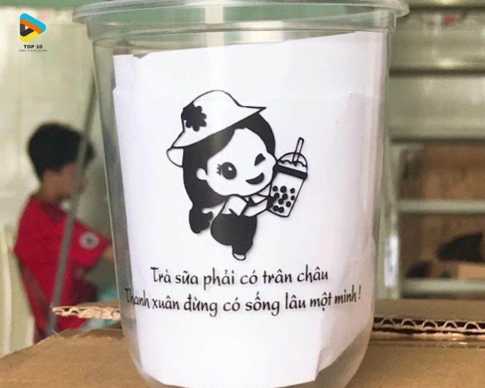 Tem dán trà sữa hình cô gái cầm ly trà sữa