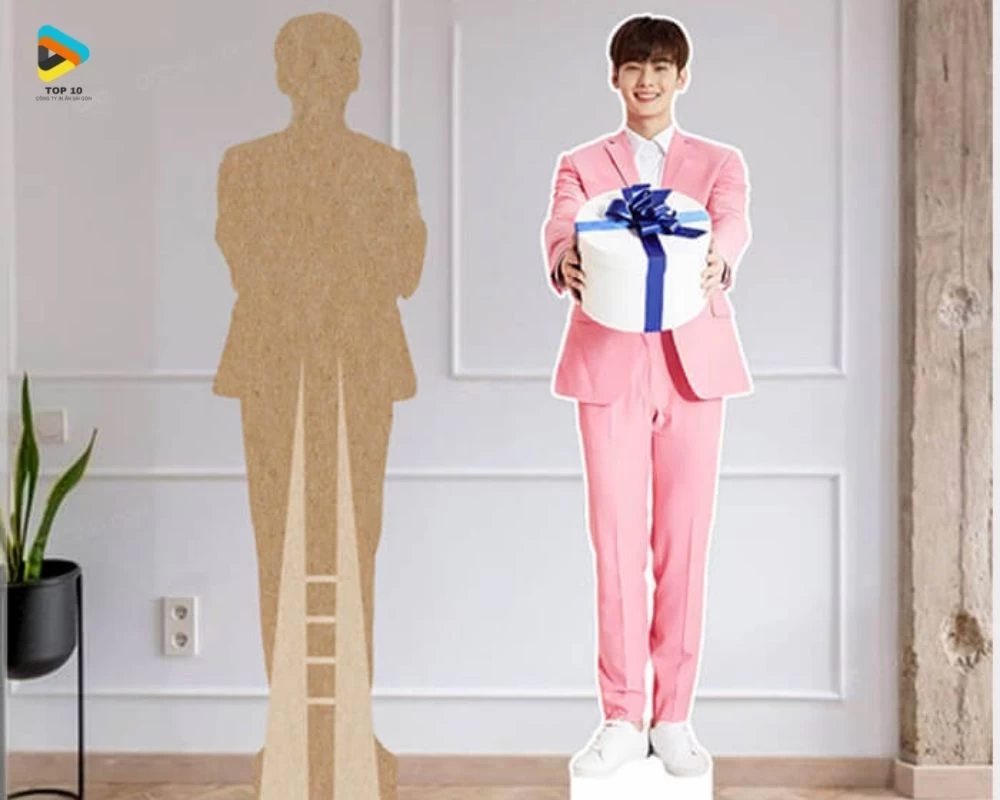 Standee mô hình