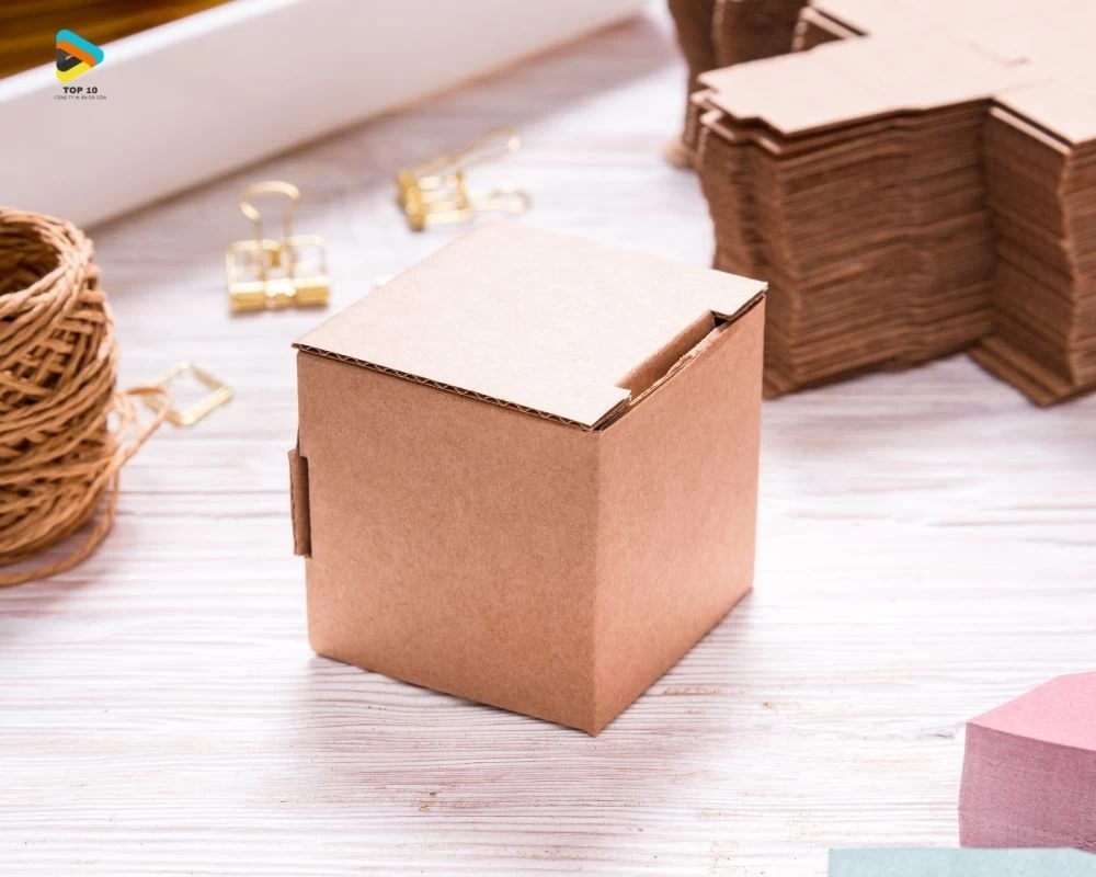 Hộp vuông nắp cài