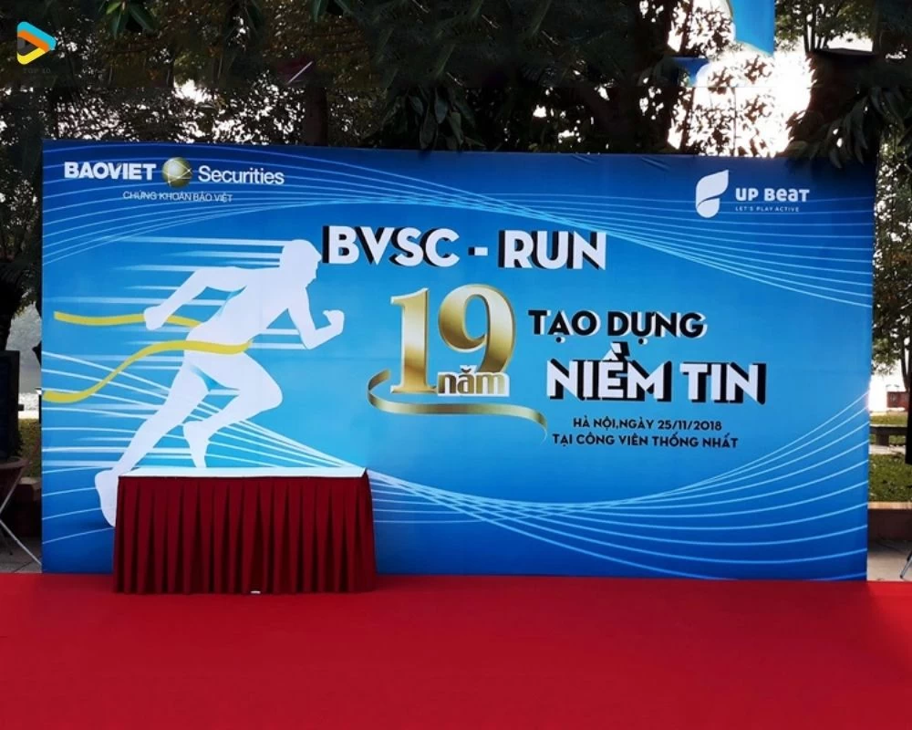 Kích thước backdrop sự kiện ngoài trời.