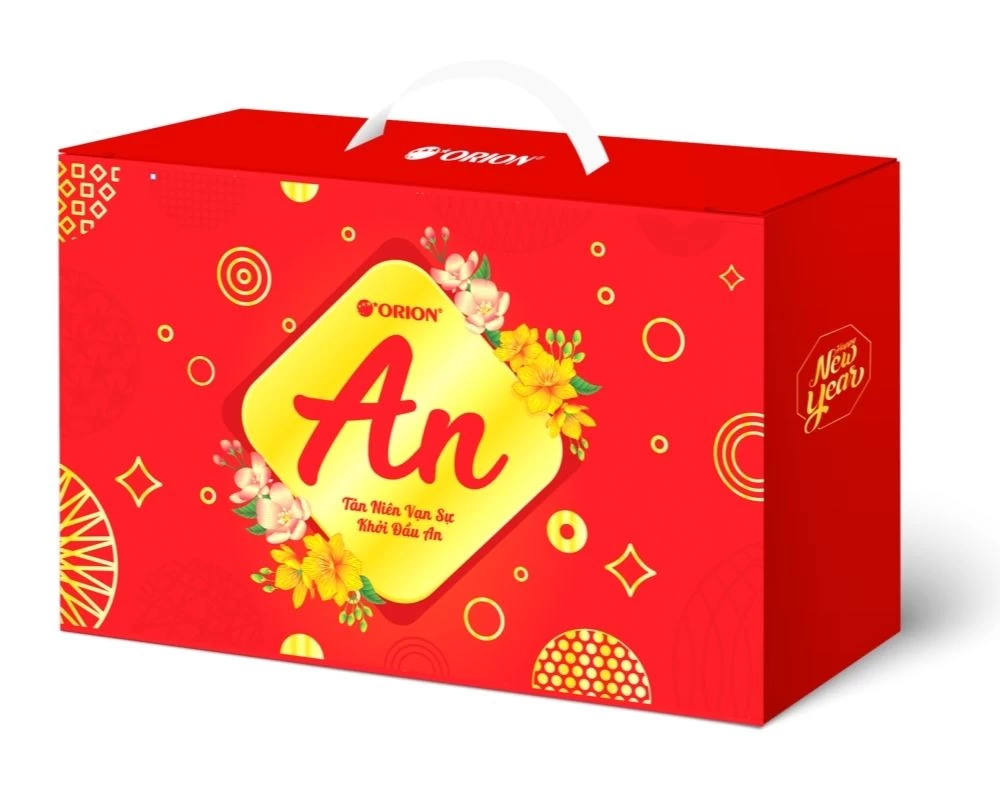 Hộp quà tết của thương hiệu Orion có chữ An
