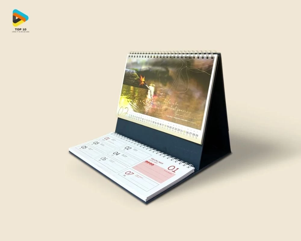 Mẫu lịch để bàn chữ M về hình ảnh thiên nhiên